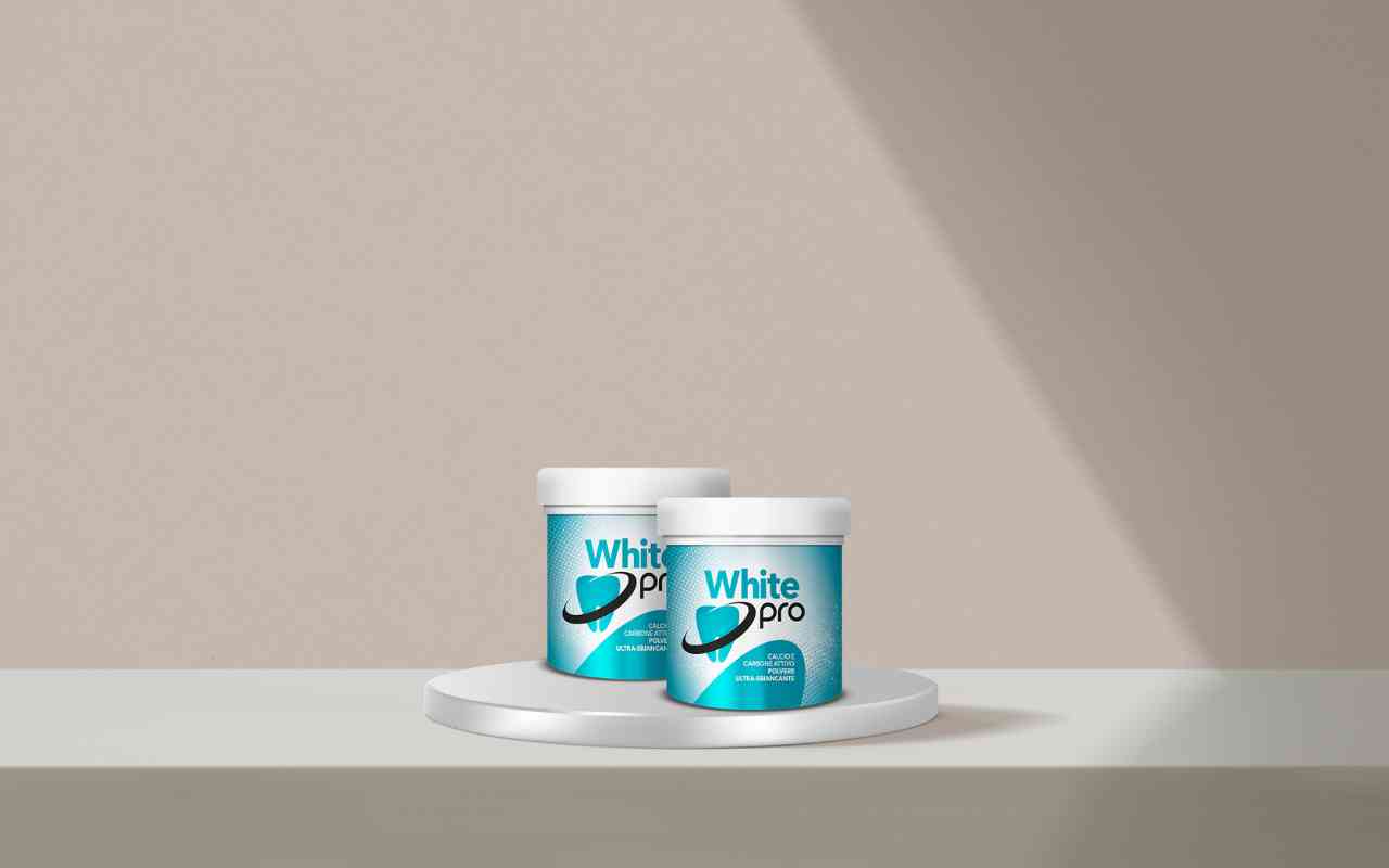 Sbianca i denti a casa: prova White Pro per un sorriso bianco e protetto subito