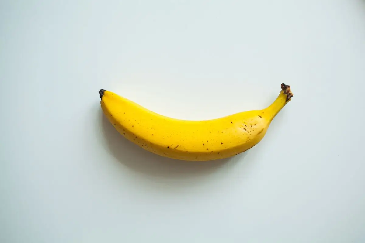 Cosa succede se mangi la banana la sera: ecco la risposta